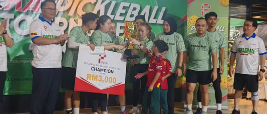 Team SUK with the champion trophy and RM3,000 board