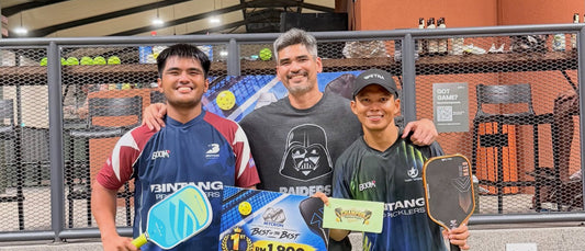 Ashaari Zainal and partner Assri with the Mycron Invitational RM1,800 first-place board
